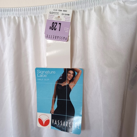 Vassarette White Ice Signature Lace Half Slip 28 Inch Length Size L NWT Classic - Picture 3 of 8